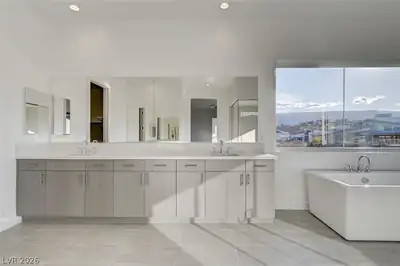 10738 Desert Heights Avenue, Las Vegas, NV 89135 Primary Bathroom
