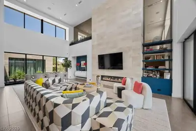 32 Highland Cove Lane, Henderson, NV 89011 Living Room