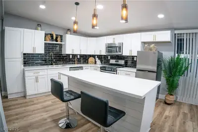 1660 Izabella Avenue, Las Vegas, NV 89169 Kitchen