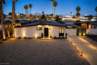 1660 Izabella Avenue, Las Vegas, NV 89169 Front of Structure