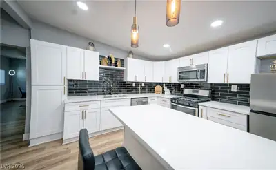 1660 Izabella Avenue, Las Vegas, NV 89169 Kitchen