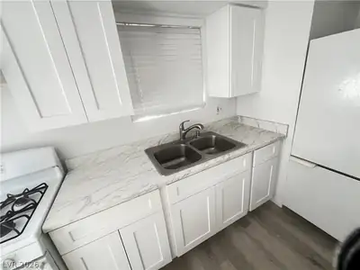 592 Sea Shell Lane, Las Vegas, NV 89110 Kitchen