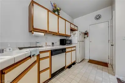 1667 Britannia Avenue, Henderson, NV 89014 Kitchen