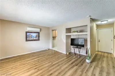 100 South Crestline Drive 65 Living Room