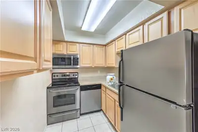 100 South Crestline Drive 65 Kitchen