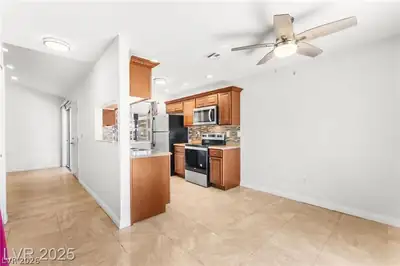 5831 Medallion Drive 101 Kitchen