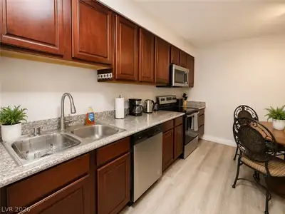 5026 River Glen Drive 162 Kitchen