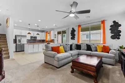 687 Quasi Street, Henderson, NV 89011 Living Room