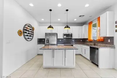 687 Quasi Street, Henderson, NV 89011 Kitchen