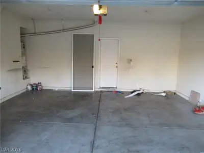 4425 Oberlander Avenue, North Las Vegas, NV 89031 Garage