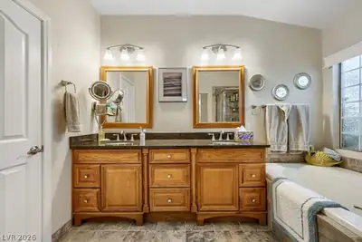 1771 Clear River Falls Lane, Henderson, NV 89012 Primary Bathroom