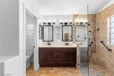 3054 Emerald Wind Street, Henderson, NV 89052 Primary Bathroom