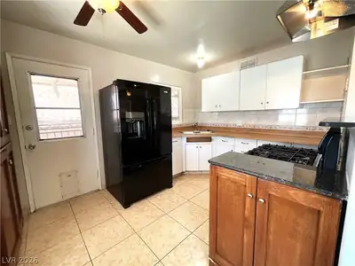 140 Elm Street, Henderson, NV 89015 Kitchen
