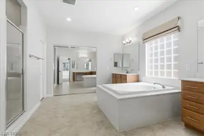 7025 Puetollano Drive, North Las Vegas, NV 89084 Primary Bathroom
