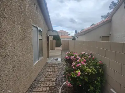 4013 Forest Knoll Lane, Las Vegas, NV 89129 Yard