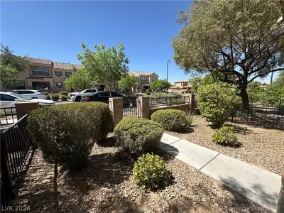 3192 Mist Effect Avenue Yard