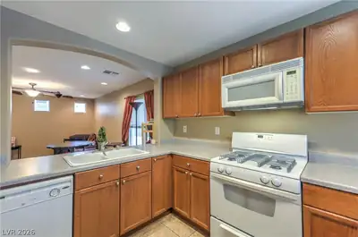 9068 Alluring Avenue Kitchen