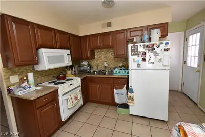 417 Duke Avenue, North Las Vegas, NV 89030 Kitchen