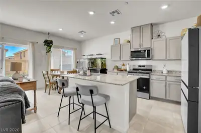 10927 Cambridge Lakes Avenue, Las Vegas, NV 89166 Kitchen