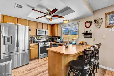 5614 Grossmont Avenue, Las Vegas, NV 89110 Kitchen