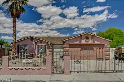 5614 Grossmont Avenue, Las Vegas, NV 89110 Front of Structure