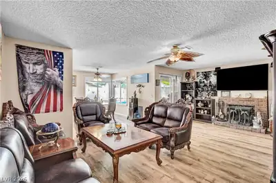 5614 Grossmont Avenue, Las Vegas, NV 89110 Living Room