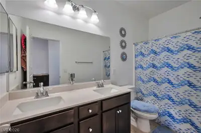 1947 Karner Blue Avenue, North Las Vegas, NV 89031 Primary Bathroom