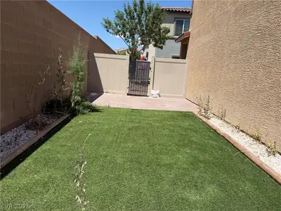 7305 Halo Falls Street, North Las Vegas, NV 89084 Yard
