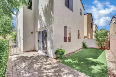1178 Village Crossing Lane Yard