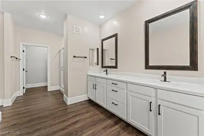 2555 Hampton Road 11210 Primary Bathroom
