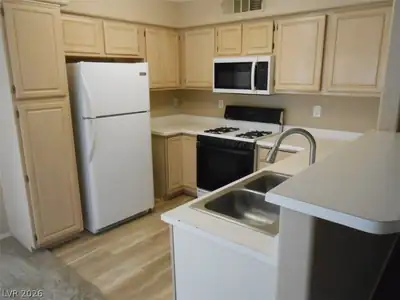 5710 East TROPICANA Avenue 1217 Kitchen