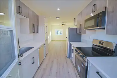 1101 Sixshooter, Pahrump, NV 89048 Kitchen