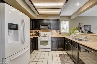 2151 Hookcross Circle, Henderson, NV 89074 Kitchen