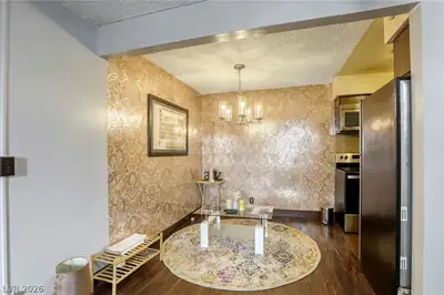 585 South Royal Crest Circle 20 Dining Area