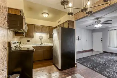 585 South Royal Crest Circle 20 Kitchen