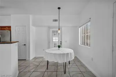 3400 Cabana Drive 1031 Dining Area