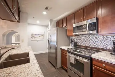30 Strada Di Villaggio 124, Henderson, NV 89011 Kitchen