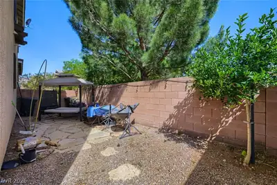 7242 Regent Pond Street, Las Vegas, NV 89166 Yard