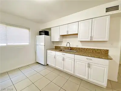 1904 Rexford Drive 2 Kitchen