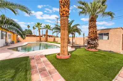 1413 South 17th Street Pool