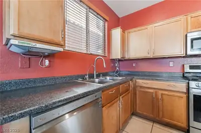 5057 Caprock Canyon Avenue, Las Vegas, NV 89139 Kitchen