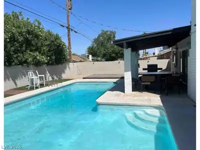 2708 West Oakey Boulevard Pool
