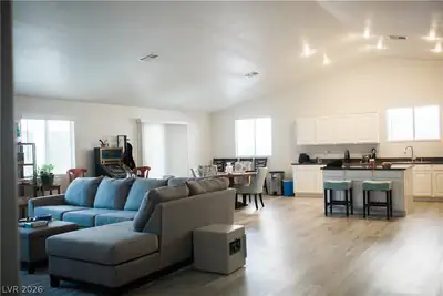 517 Pearberry Avenue Living Room