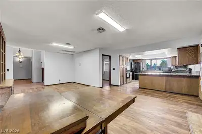 6975 Obannon Drive Kitchen