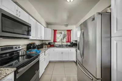 313 Falcon Lane, Las Vegas, NV 89107 Kitchen