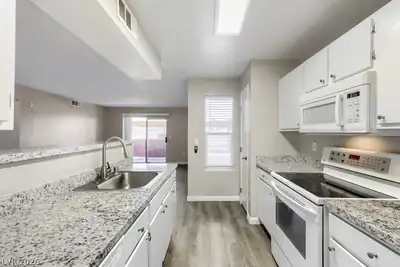 8101 West Flamingo Road 1024 Kitchen