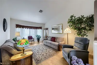 9536 Cliff View Way, Las Vegas, NV 89117 Living Room