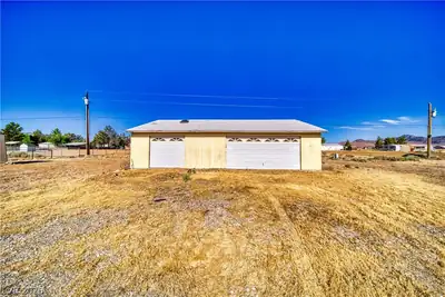 1260 Windy Lane Garage