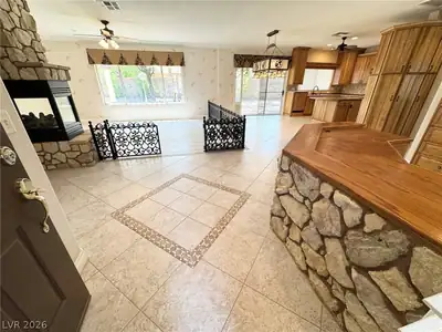 3005 Walnut Park Court Living Room