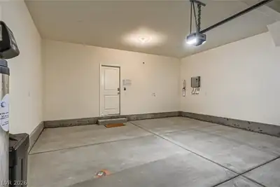 527 Clearsable Avenue, Henderson, NV 89044 Garage